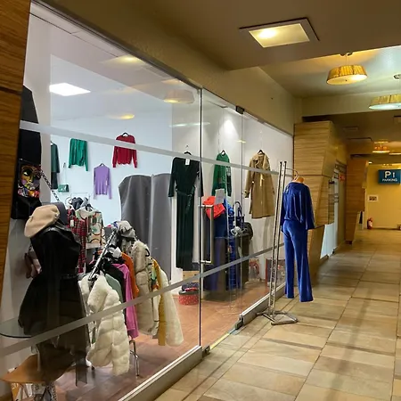 La Mika -your 3* 布加勒斯特